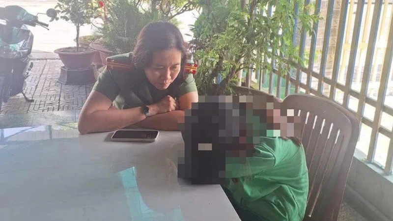 Cần Thơ: Công an cứu bé gái 13 tuổi định nhảy cầu Xẻo Vông