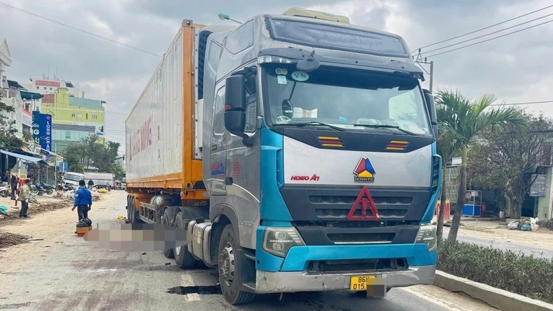 Va chạm trên quốc lộ 1 khiến một người đàn ông tử vong