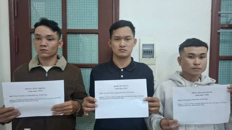 Bắt quả tang nhóm thanh niên tụ tập sử dụng chất cấm trong phòng hát