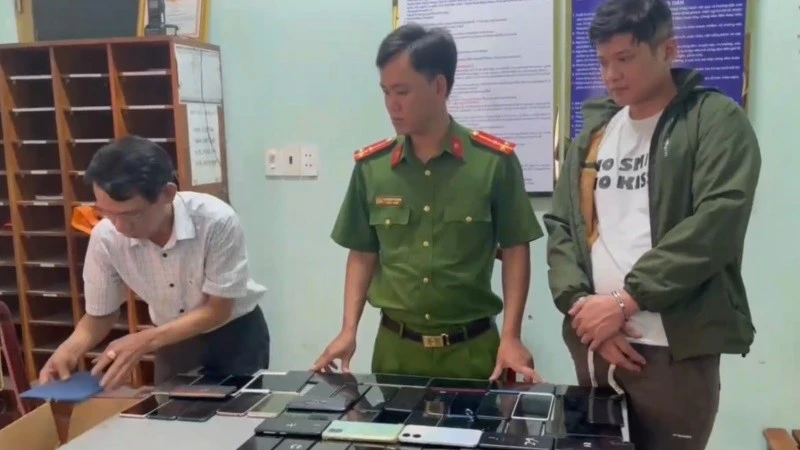 Bắt đối tượng trộm 51 điện thoại di động sau 3 giờ truy xét
