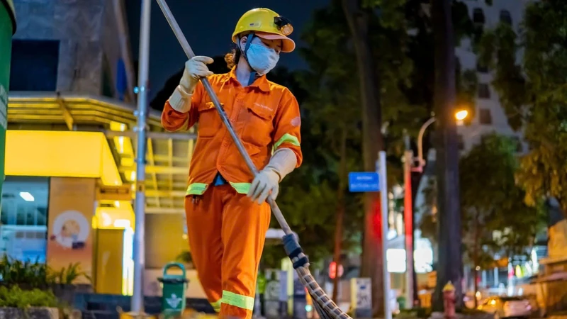 TP HCM: Không để rác tồn đọng trên vỉa hè, mặt đường