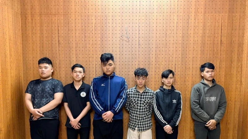 Triệu tập 6 đối tượng liên quan vụ gây rối trên cầu vượt đường 2/9