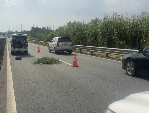 Phát hiện người đàn ông quốc tịch Malaysia tử vong trên cao tốc