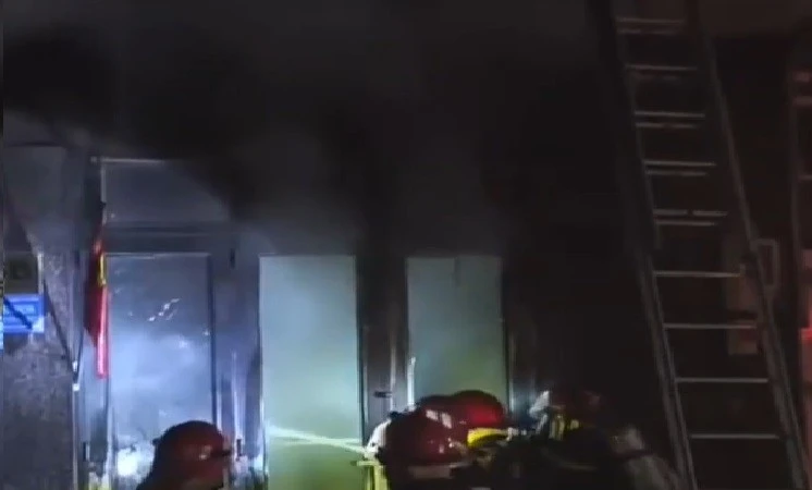 Hỏa hoạn rạng sáng tại TPHCM, lực lượng PCCC kịp thời cứu 4 người mắc kẹt