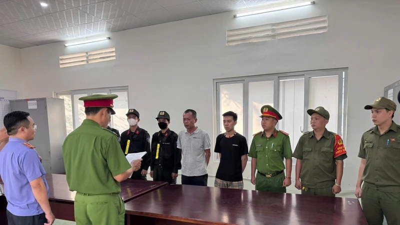 Bắt khẩn cấp 2 người trong vụ xô xát tại quán cơm niêu ở Vũng Tàu