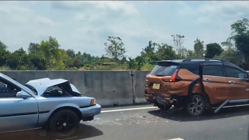 Va chạm liên hoàn 7 ô tô trên cao tốc Dầu Giây – Phan Thiết