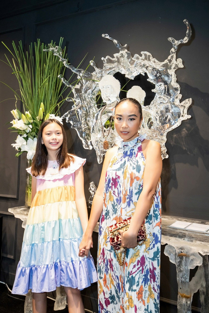 Ca sĩ Đoan Trang và cô con gái nhỏ tươi tắn, đáng yêu.