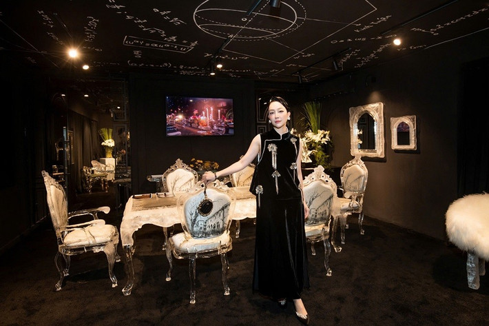 “Chim công làng múa” Linh Nga xinh đẹp tại sự kiện.