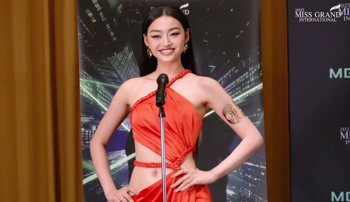 “Khoảnh khắc cất cao hai tiếng Việt Nam, tôi thấy trong lòng dâng tràn niềm tự hào và hạnh phúc. Tôi biết mình đang đứng đây không chỉ cho bản thân, mà còn đại diện cho Việt Nam gửi lời chào tới thế giới”, Yến Nhi bày tỏ.