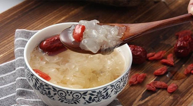 Vì sao nấm tuyết được ví như tổ yến cho người nghèo? - Hình 10 Vi sao nam tuyet duoc vi nhu to yen cho nguoi ngheo?-Hinh-10