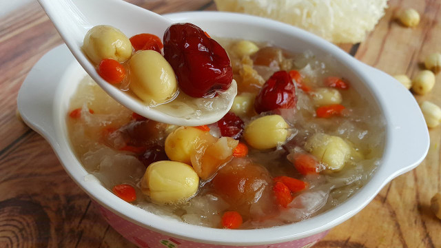 Vì sao nấm tuyết được ví như tổ yến cho người nghèo? - Hình 3 Vi sao nam tuyet duoc vi nhu to yen cho nguoi ngheo?-Hinh-3