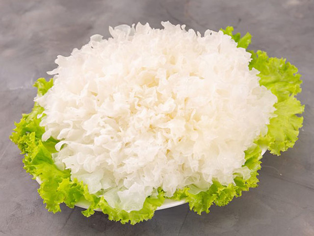 Vì sao nấm tuyết được ví như tổ yến cho người nghèo? - Hình 8 Vi sao nam tuyet duoc vi nhu to yen cho nguoi ngheo?-Hinh-8