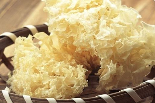 Vì sao nấm tuyết được ví như tổ yến cho người nghèo? - Hình 5 Vi sao nam tuyet duoc vi nhu to yen cho nguoi ngheo?-Hinh-5