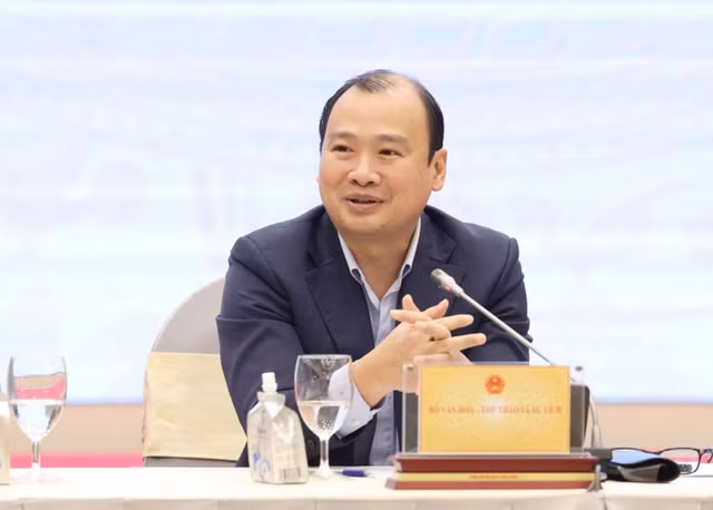 Vu Quang Linh Vlog va Hang Du muc: Bo VHTT&DL noi gi?