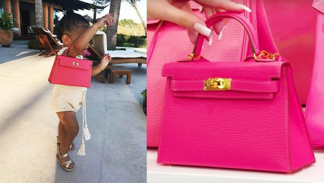Loạt túi xách hàng hiệu của ái nữ 2 tuổi nhà tỷ phú Kylie Jenner - Hình 2 Loat tui xach hang hieu cua ai nu 2 tuoi nha ty phu Kylie Jenner-Hinh-2
