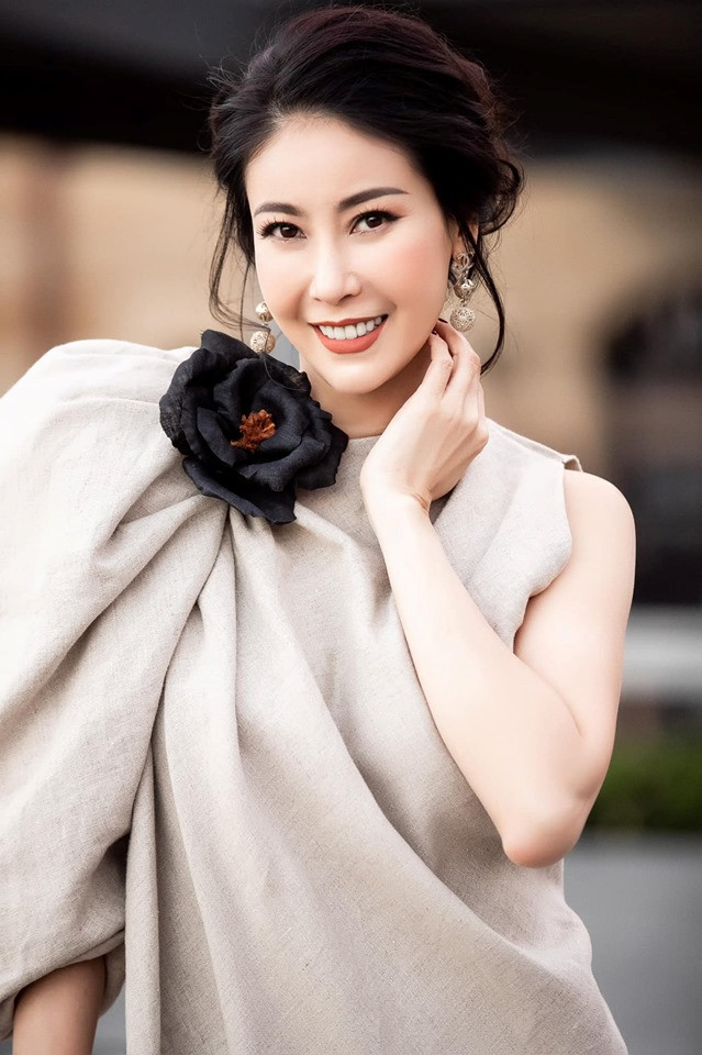 Ở tuổi U50, hoa hậu Hà Kiều Anh như cô gái đôi mươi - Hình 4 O tuoi U50, hoa hau Ha Kieu Anh nhu co gai doi muoi-Hinh-4