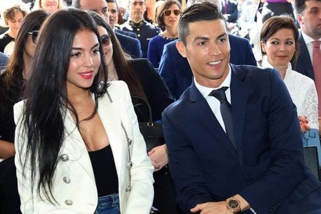Ngắm vẻ nóng bỏng của hôn thê Cristiano Ronaldo - Hình 9 Ngam ve nong bong cua hon the Cristiano Ronaldo-Hinh-9