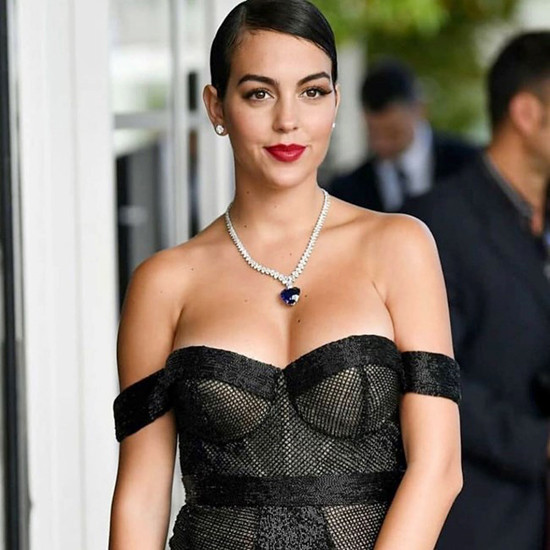 Ngắm vẻ nóng bỏng của hôn thê Cristiano Ronaldo - Hình 6 Ngam ve nong bong cua hon the Cristiano Ronaldo-Hinh-6