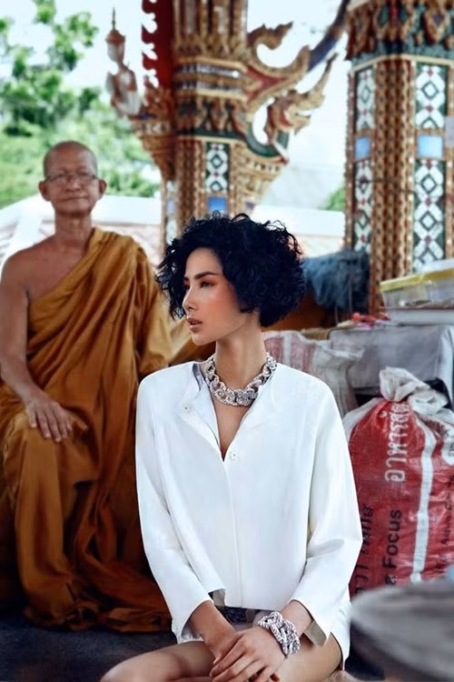 Den ca sao Viet cung an mac phan cam khi di le chua-Hinh-7