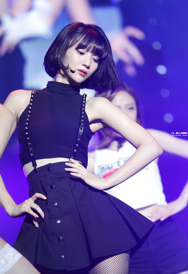 Ngắm vòng eo con kiến của Binnie (Oh My Girl) - Hình 4 Ngam vong eo con kien cua Binnie (Oh My Girl)-Hinh-4