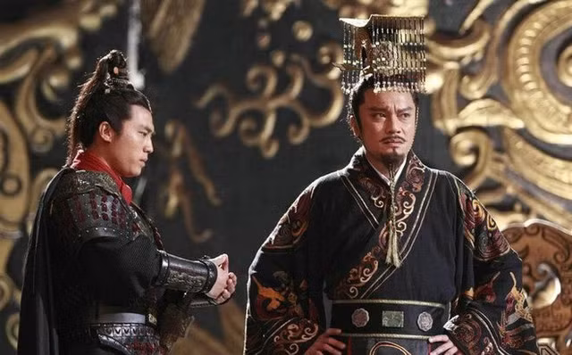 Ly do Tan Thuy Hoang lien tuc mac long bao mau den?-Hinh-6