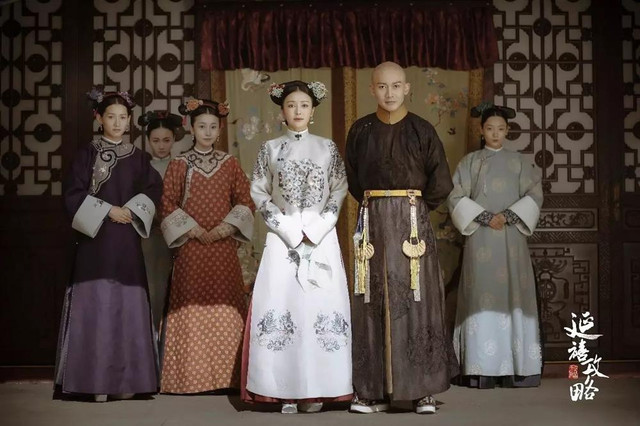 Khi hoàng đế thị tẩm, bao nhiêu cung nữ đợi bên ngoài? Khi hoang de thi tam, bao nhieu cung nu doi ben ngoai?