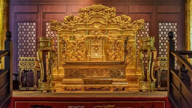 Hé lộ bí ẩn ghế rồng vương giả trong Tử Cấm Thành - Hình 4 He lo bi an ghe rong vuong gia trong Tu Cam Thanh-Hinh-4