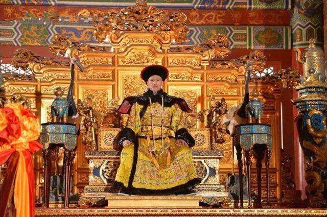 Hé lộ bí ẩn ghế rồng vương giả trong Tử Cấm Thành - Hình 10 He lo bi an ghe rong vuong gia trong Tu Cam Thanh-Hinh-10
