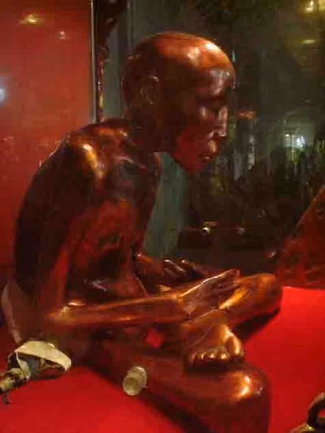 Huyen bi nhuc than thien su noi tieng nhat Viet Nam-Hinh-3