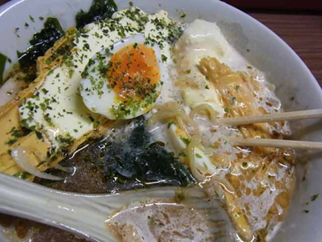 Kỳ lạ món mì ramen trộn kem ốc quế khó hiểu của người Nhật - Hình 6 Ky la mon mi ramen tron kem oc que kho hieu cua nguoi Nhat-Hinh-6