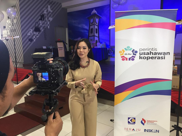Gu thời trang sành điệu của bạn gái cầu thủ "đáng gờm" nhất đội Malaysia - Hình 9 Gu thoi trang sanh dieu cua ban gai cau thu