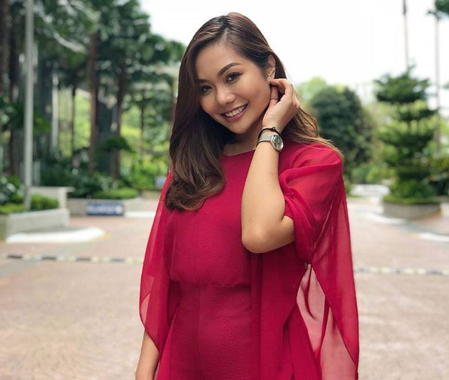 Gu thời trang sành điệu của bạn gái cầu thủ "đáng gờm" nhất đội Malaysia - Hình 4 Gu thoi trang sanh dieu cua ban gai cau thu