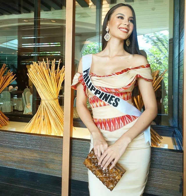 Ngắm gu thời trang đẹp mê mẩn của Tân hoa hậu Hoàn Vũ Catriona Gray - Hình 3 Ngam gu thoi trang dep me man cua Tan hoa hau Hoan Vu Catriona Gray-Hinh-3