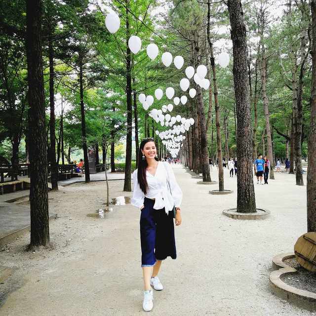 Ngắm gu thời trang đẹp mê mẩn của Tân hoa hậu Hoàn Vũ Catriona Gray - Hình 9 Ngam gu thoi trang dep me man cua Tan hoa hau Hoan Vu Catriona Gray-Hinh-9