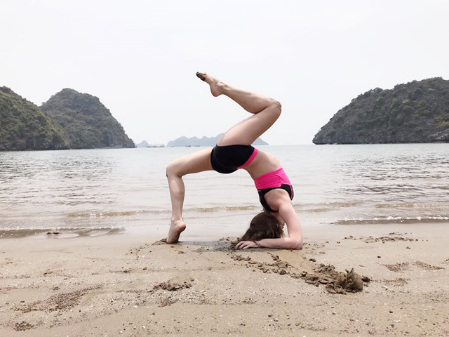 Nữ DJ 'khoe' vóc dáng nóng bỏng nhờ tập yoga - Hình 3 Nu DJ 'khoe' voc dang nong bong nho tap yoga-Hinh-3