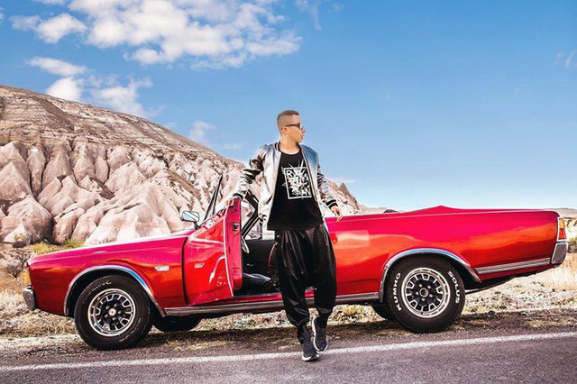 Gu thời trang sành điệu của Vũ Khắc Tiệp trước ồn ào mặc quần tụt không kéo khóa - Hình 9 Gu thoi trang sanh dieu cua Vu Khac Tiep truoc on ao mac quan tut khong keo khoa-Hinh-9