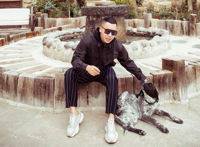 Gu thời trang sành điệu của Vũ Khắc Tiệp trước ồn ào mặc quần tụt không kéo khóa - Hình 10 Gu thoi trang sanh dieu cua Vu Khac Tiep truoc on ao mac quan tut khong keo khoa-Hinh-10