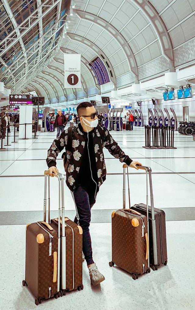 Gu thời trang sành điệu của Vũ Khắc Tiệp trước ồn ào mặc quần tụt không kéo khóa - Hình 11 Gu thoi trang sanh dieu cua Vu Khac Tiep truoc on ao mac quan tut khong keo khoa-Hinh-11