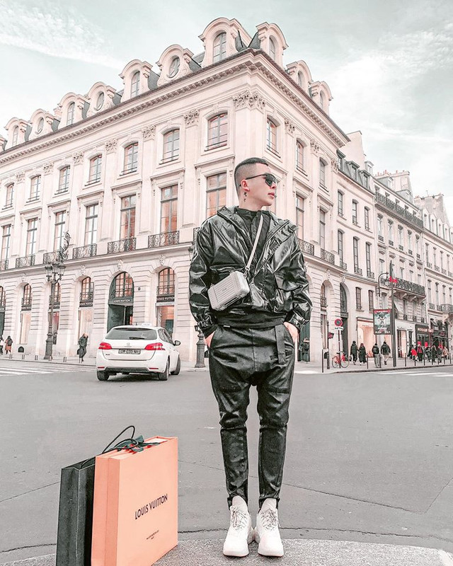 Gu thời trang sành điệu của Vũ Khắc Tiệp trước ồn ào mặc quần tụt không kéo khóa - Hình 6 Gu thoi trang sanh dieu cua Vu Khac Tiep truoc on ao mac quan tut khong keo khoa-Hinh-6