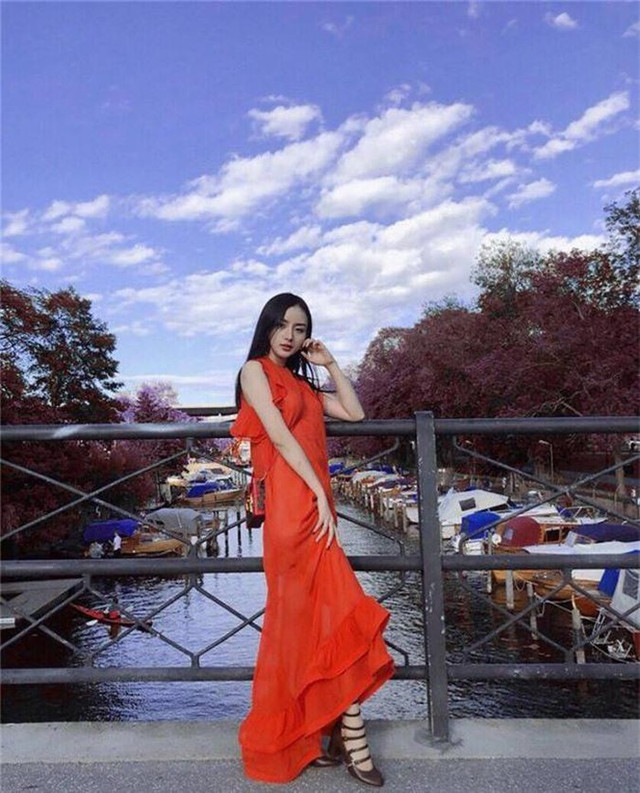 Vẻ đẹp sang chảnh của hot girl khiến tỷ phú Thái 'đổ gục' - Hình 3 Ve dep sang chanh cua hot girl khien ty phu Thai 'do guc'-Hinh-3