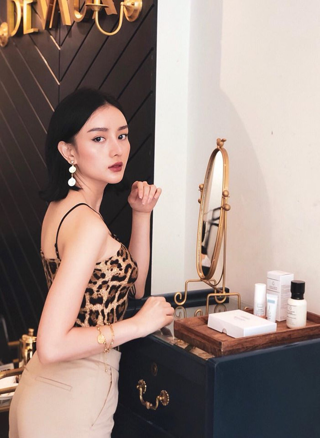 Vẻ đẹp sang chảnh của hot girl khiến tỷ phú Thái 'đổ gục' - Hình 9 Ve dep sang chanh cua hot girl khien ty phu Thai 'do guc'-Hinh-9