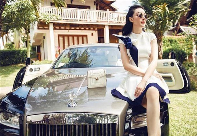 Vẻ đẹp sang chảnh của hot girl khiến tỷ phú Thái 'đổ gục' - Hình 2 Ve dep sang chanh cua hot girl khien ty phu Thai 'do guc'-Hinh-2