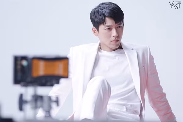 'Chet me' ve dep cua Hyun Bin, nam chinh 'Ha canh noi anh'-Hinh-7