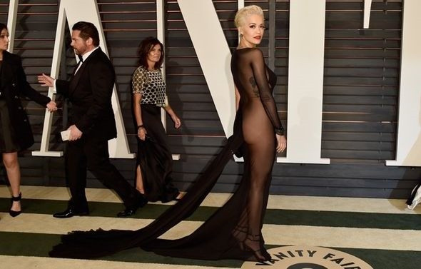 Đỏ mặt những trang phục hở bạo tại tiệc hậu Oscar - Hình 10 Do mat nhung trang phuc ho bao tai tiec hau Oscar-Hinh-10