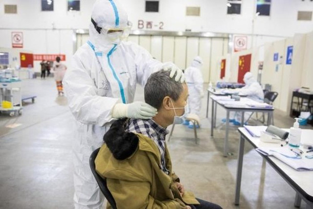 Vì sao người cao tuổi dễ nhiễm COVID-19 và tỷ lệ tử vong cao Vi sao nguoi cao tuoi de nhiem COVID-19 va ty le tu vong cao