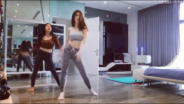 Sexy dance khiến Ngọc Trinh đam mê tập đến bầm tím có gì thích? - Hình 2 Sexy dance khien Ngoc Trinh dam me tap den bam tim co gi thich?-Hinh-2
