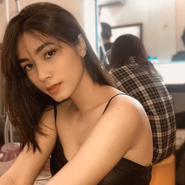 Voc dang sieu chuan hot girl lai Tay Paris Noemie Bao Nhi-Hinh-3