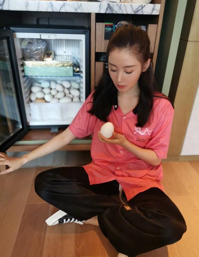 Chỉ ăn 2 loại thực phẩm này suốt 2 năm, 'Thái tử phi' đã giảm 18kg để thành hotgirl - Hình 6 Chi an 2 loai thuc pham nay suot 2 nam, 'Thai tu phi' da giam 18kg de thanh hotgirl-Hinh-6