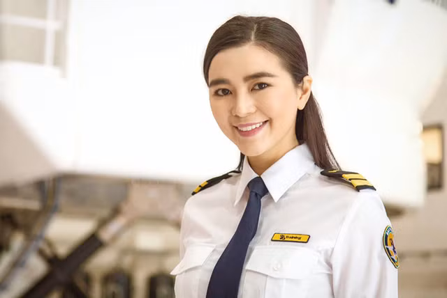 Phong cach thoi trang sang chanh cua nu phi cong dep nhat Viet Nam