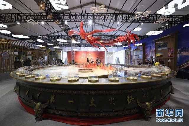 Có gì trong nồi lẩu kỷ lục nặng 13 tấn ở Trung Quốc? - Hình 10 Co gi trong noi lau ky luc nang 13 tan o Trung Quoc?-Hinh-10